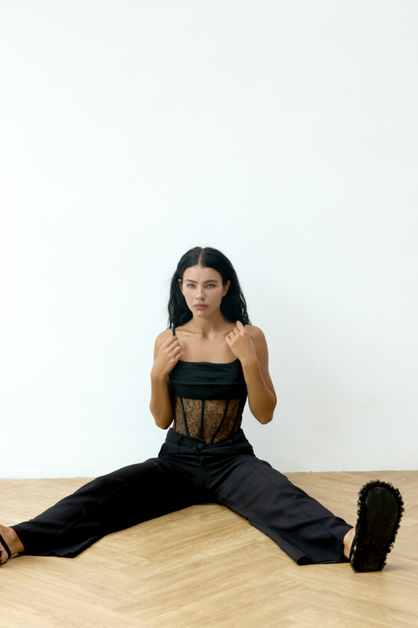 LIA corset